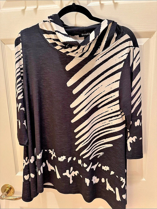 INC International Concepts Tops - DAMEE Abstract Print Tunic Size Small Like New